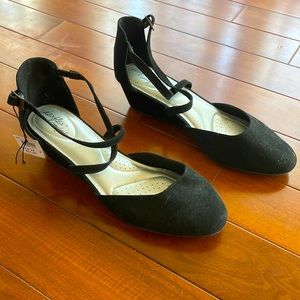 Women’s low heel wedge size 13W